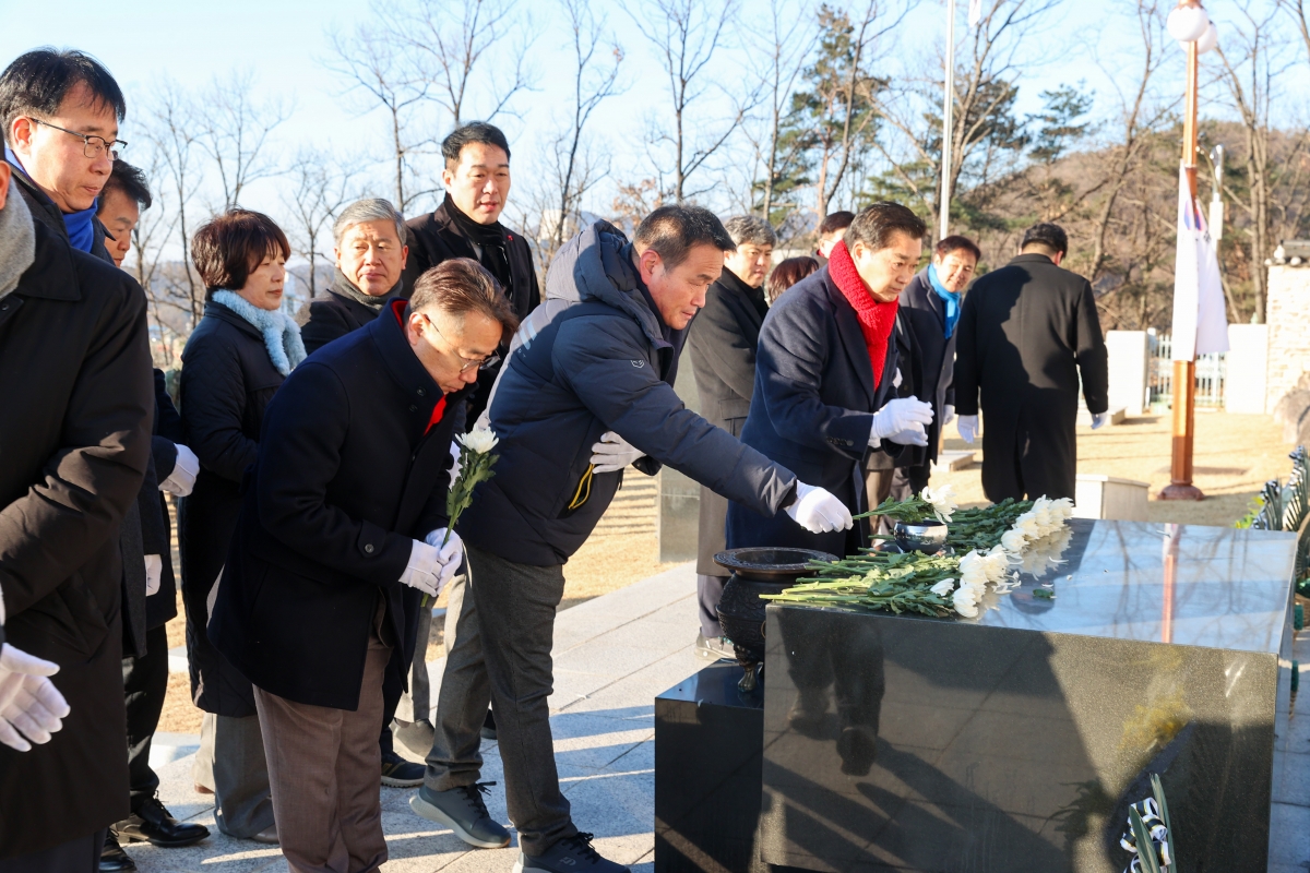 20260102-049[AMG_3129-1-2026 새해 충혼탑 참배.JPG