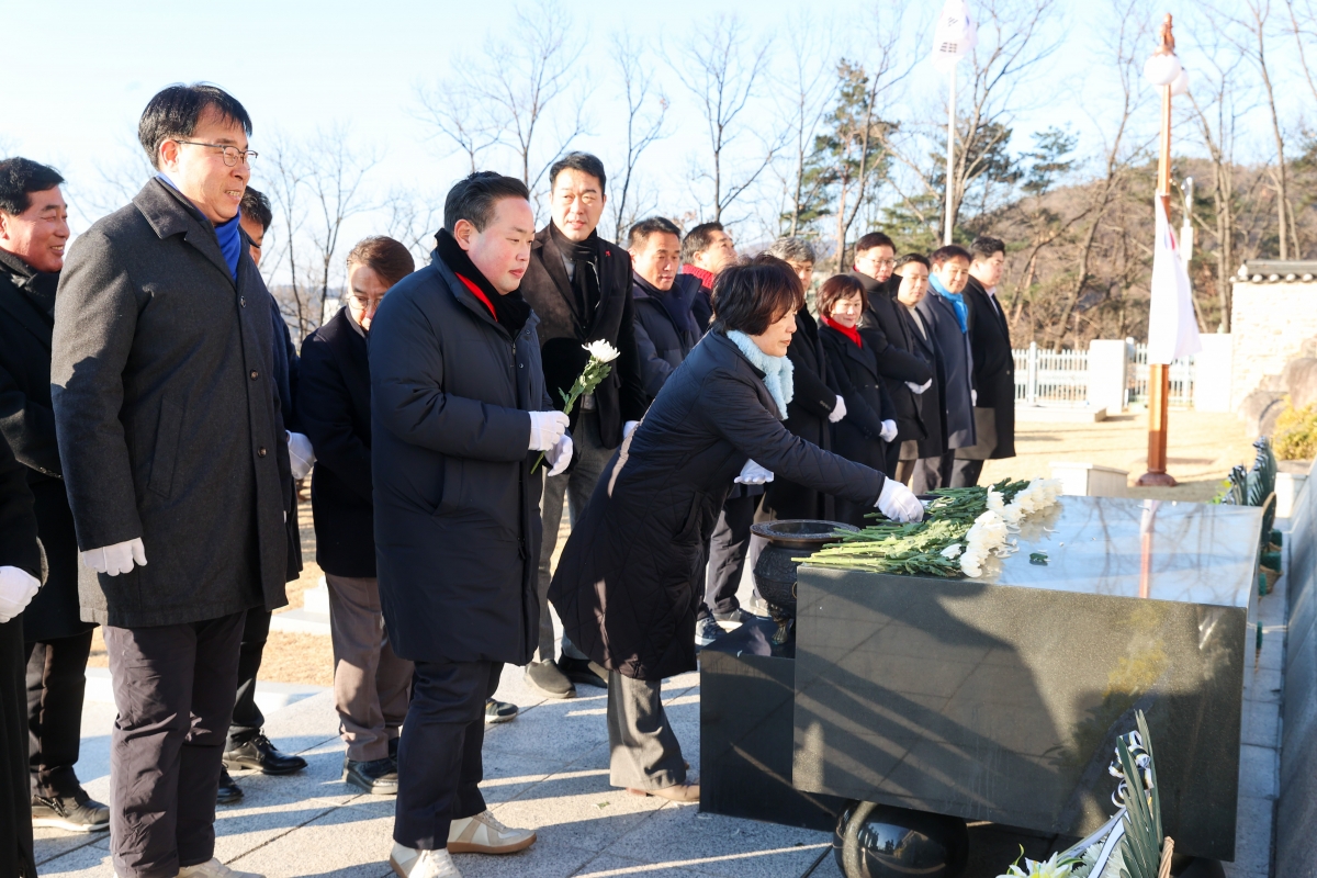 20260102-052[AMG_3136-1-2026 새해 충혼탑 참배.JPG