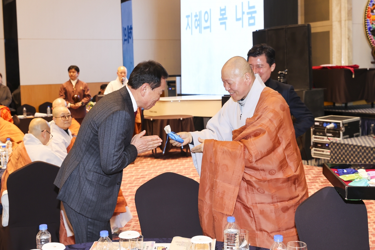 20260110-056[AMG_3695-2-불기2570년 구미불교사암연합회 병오년 신년하례법회.jpg