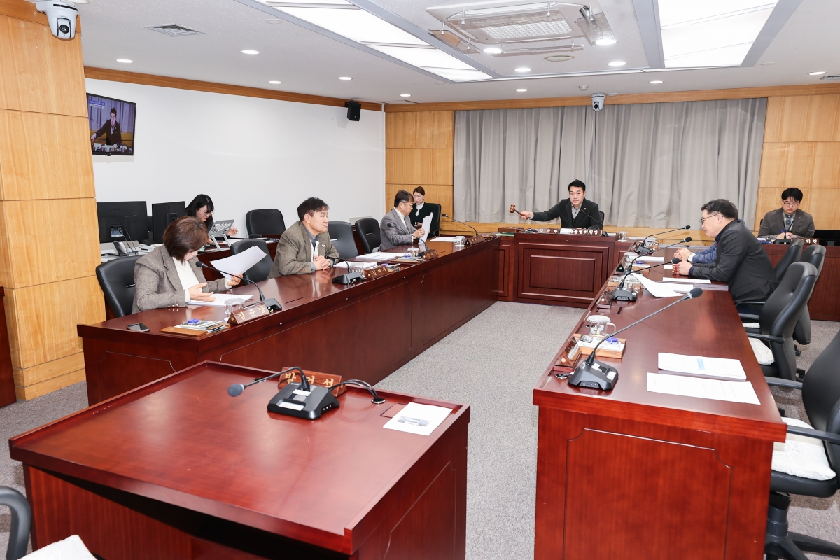 20260114-013[AMG_3843-1-제293회 임시회 의회운영위원회 조례안 등 심사활동.JPG