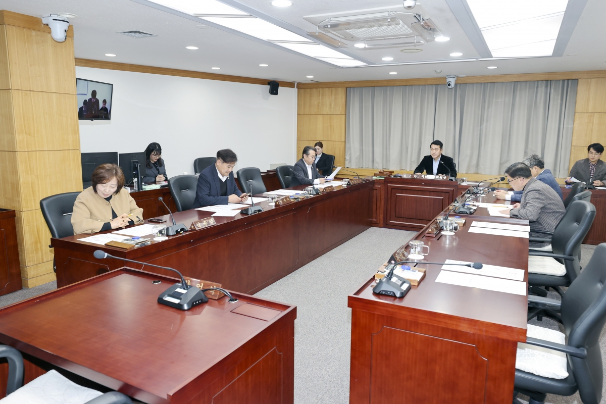 20260303-046[AMG_7257-폐회중 의회운영위원회 활동.jpg