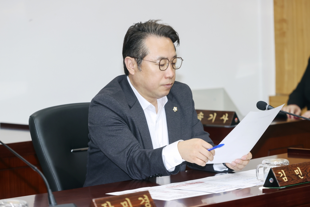20260303-047[AMG_7259-폐회중 의회운영위원회 활동.jpg