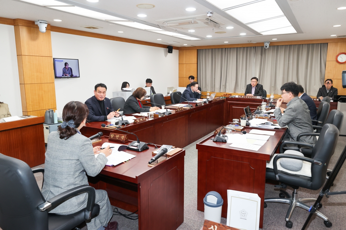 20260312-032[AMG_7716-1-제294회 임시회 산업건설위원회 조례안 심사활동.JPG