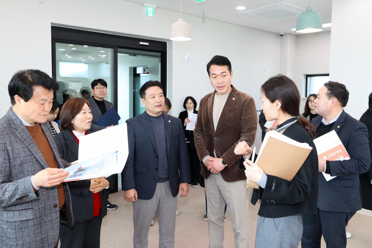 20260316-039[AMG_8247-1-제294회 임시회 현안해결을 위한 특별위원회 원평동 금오시장 도시재생사업 상상어울림 플랫폼 소통 현장방문.JPG