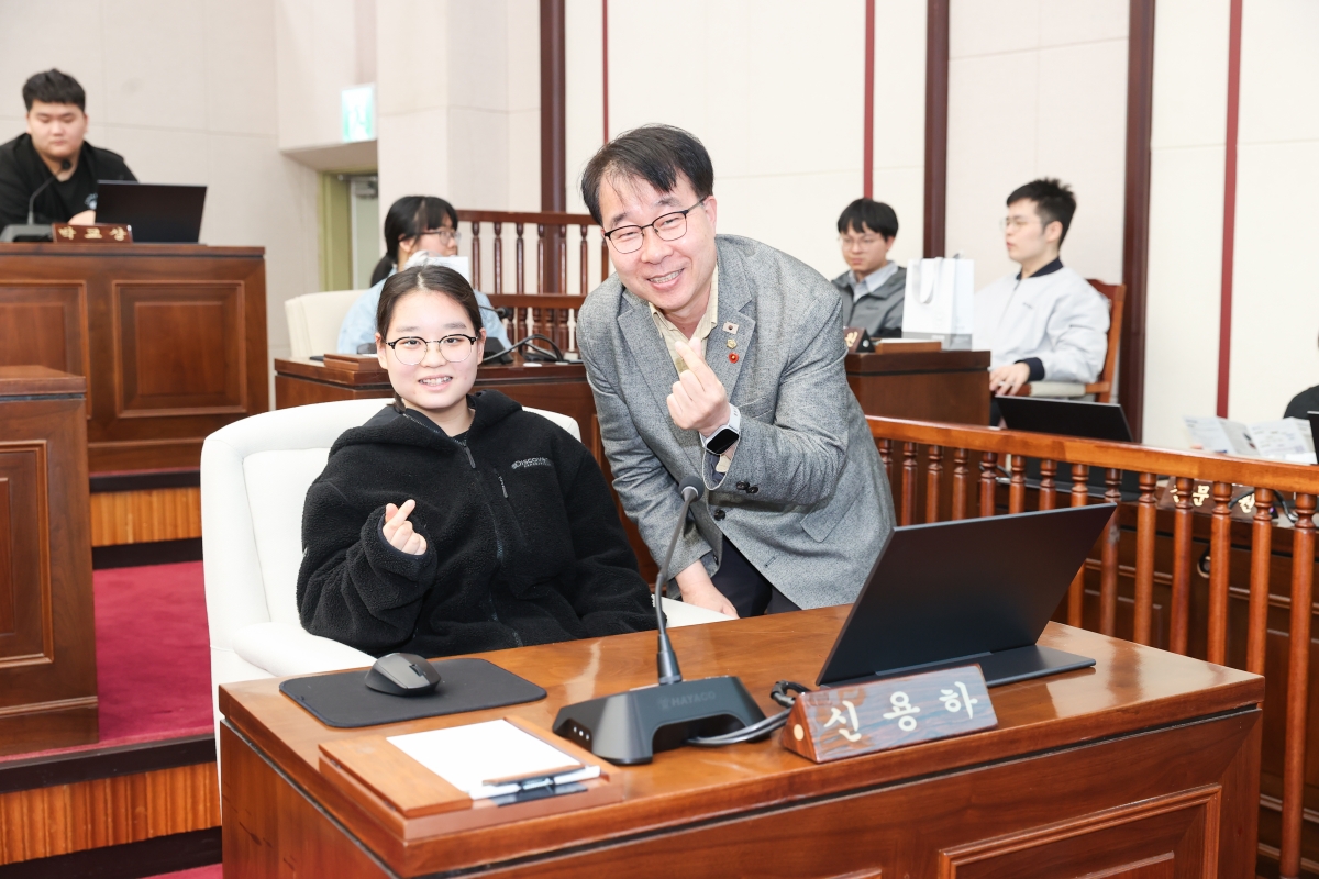 20260403-002[AMG_9635-1-구미혜당학교 일행 의회 견학.JPG