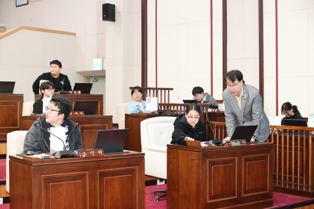 20260403-010[AMG_9654-1-구미혜당학교 일행 의회 견학.JPG