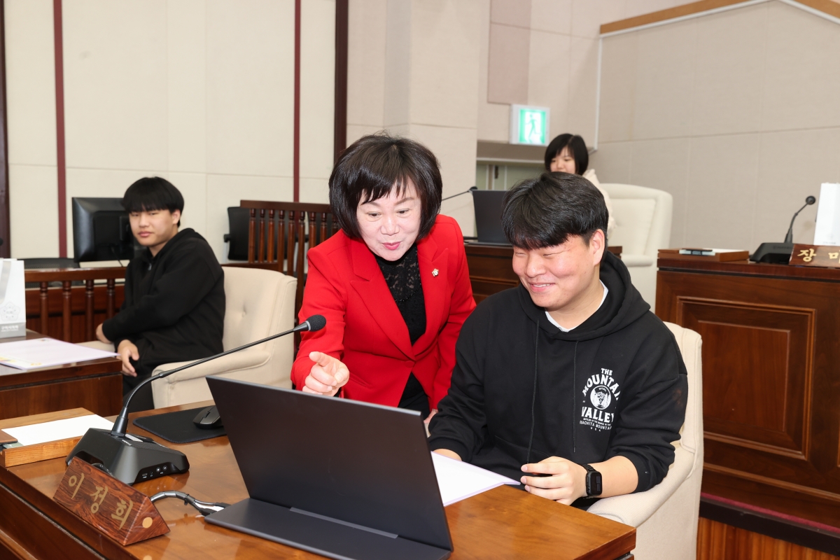 20260403-006[AMG_9644-1-구미혜당학교 일행 의회 견학.JPG