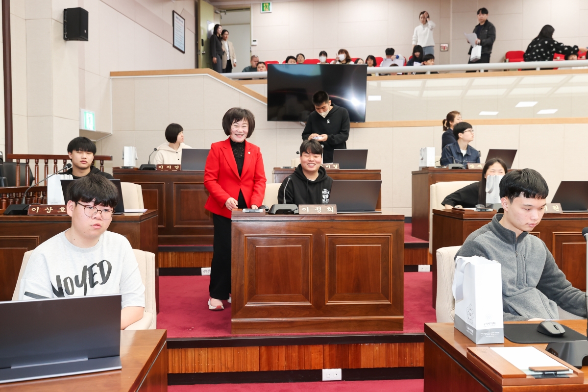 20260403-009[AMG_9653-1-구미혜당학교 일행 의회 견학.JPG