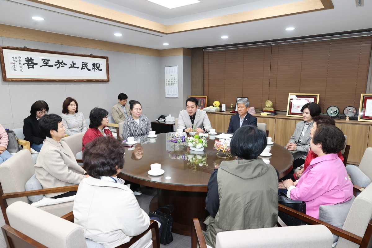 20260409-047[AMG_0255-1-구미시 여성단체협의회장단 의회 방문.JPG