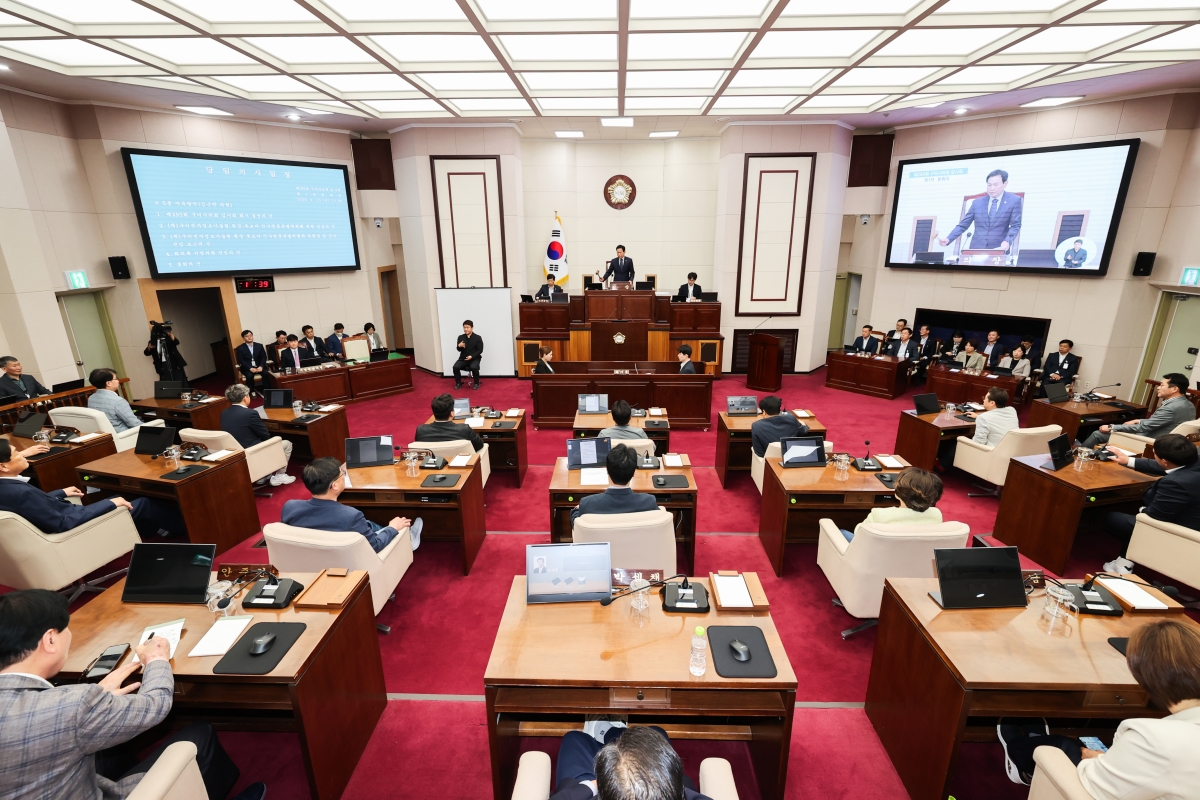 20260415-023[AMG_0437-1-제295회 임시회 제1차 본회의시 박교상 의장 회의주재.JPG