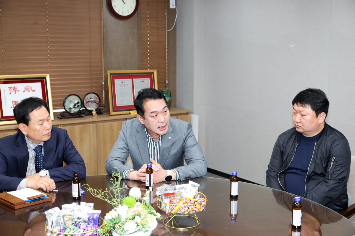 20260415-012[AMG_0340-1-한노총 구미지부 임상택 의장 일행 의회 방문.JPG