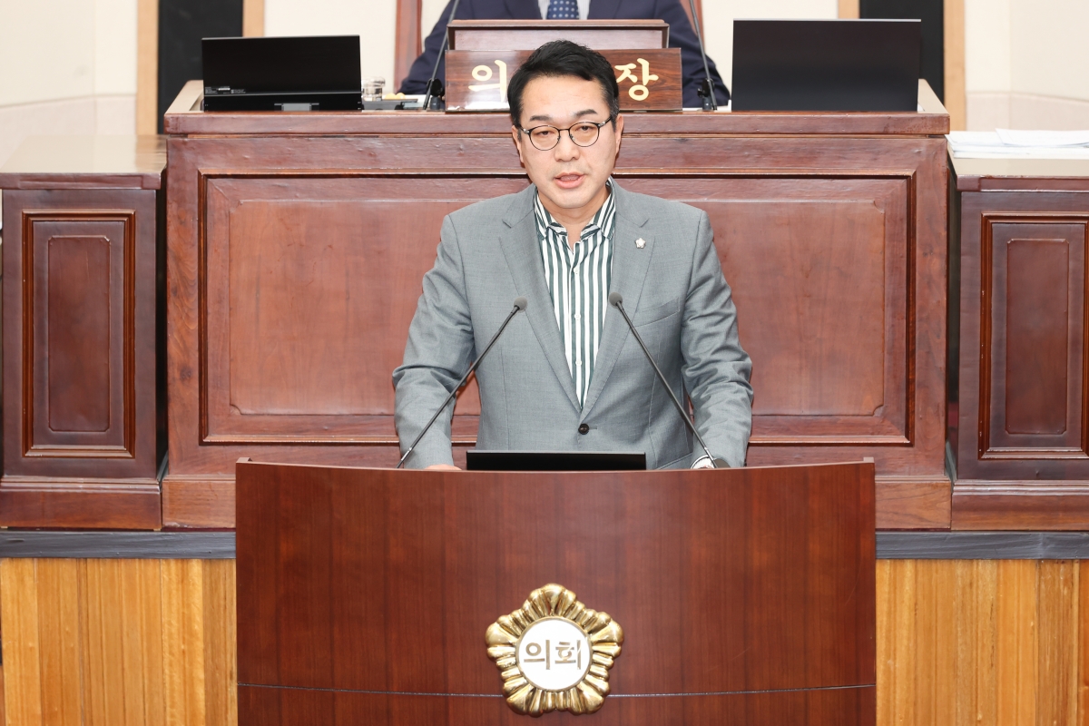20260415-028[AMG_0374-1-제295회 임시회 제1차 본회의시 김근한 의원 5분 자유발언.JPG