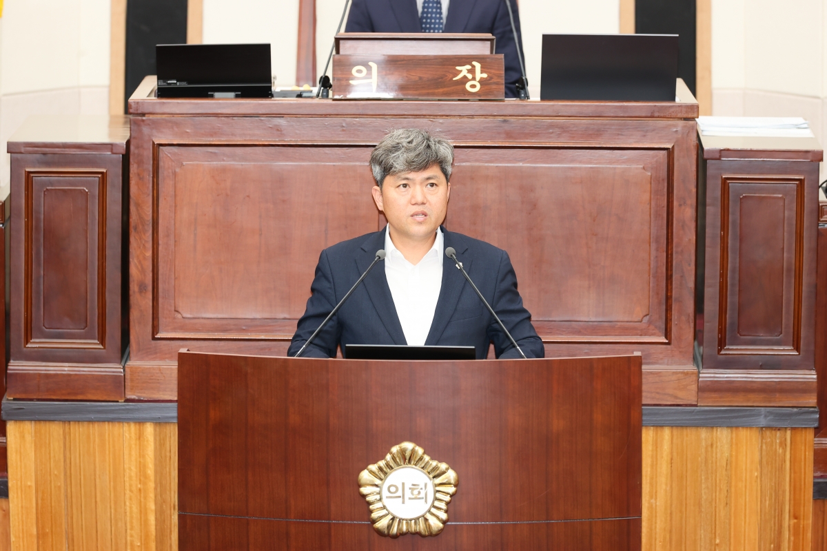 20260415-041[AMG_0424-1-제295회 임시회 제1차 본회의시 인사청문특별위원장에 호선된 소진혁 의원 당선인사.JPG