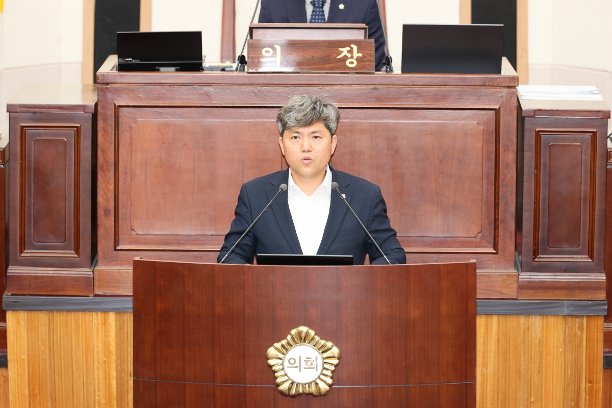 20260415-040[AMG_0422-1-제295회 임시회 제1차 본회의시 인사청문특별위원장에 호선된 소진혁 의원 당선인사.JPG