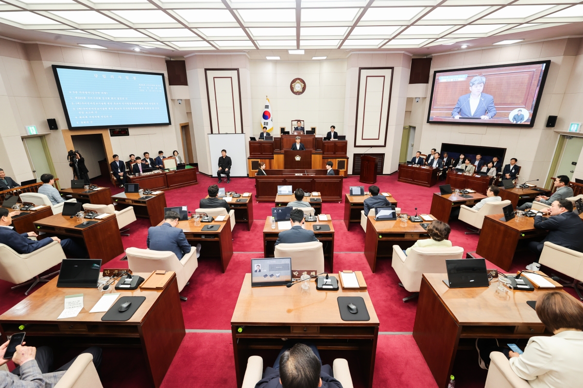 20260415-043[AMG_0433-1-제295회 임시회 제1차 본회의시 인사청문특별위원장에 호선된 소진혁 의원 당선인사.JPG