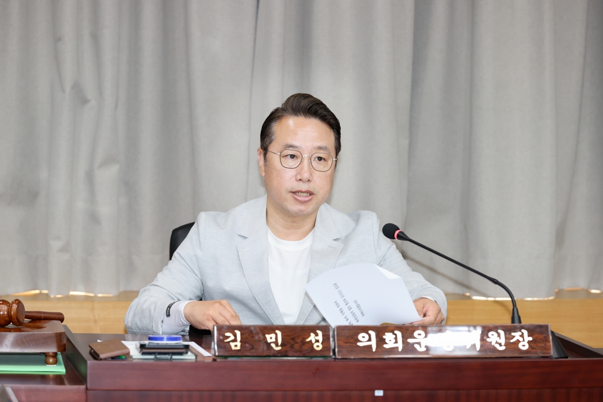 20260416-002[AMG_0443-1-제295회 임시회 의회운영위원회 조례안 심사활동.jpg