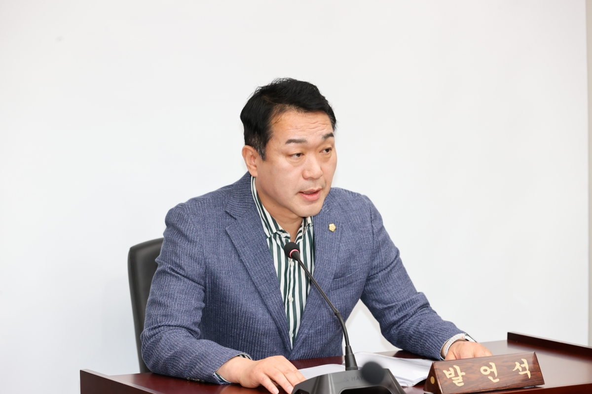 20260416-014[AMG_0471-1-제295회 임시회 기획행정위원회 조례안 심사활동.JPG