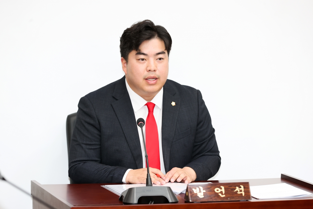 20260416-015[AMG_0481-1-제295회 임시회 기획행정위원회 조례안 심사활동.JPG