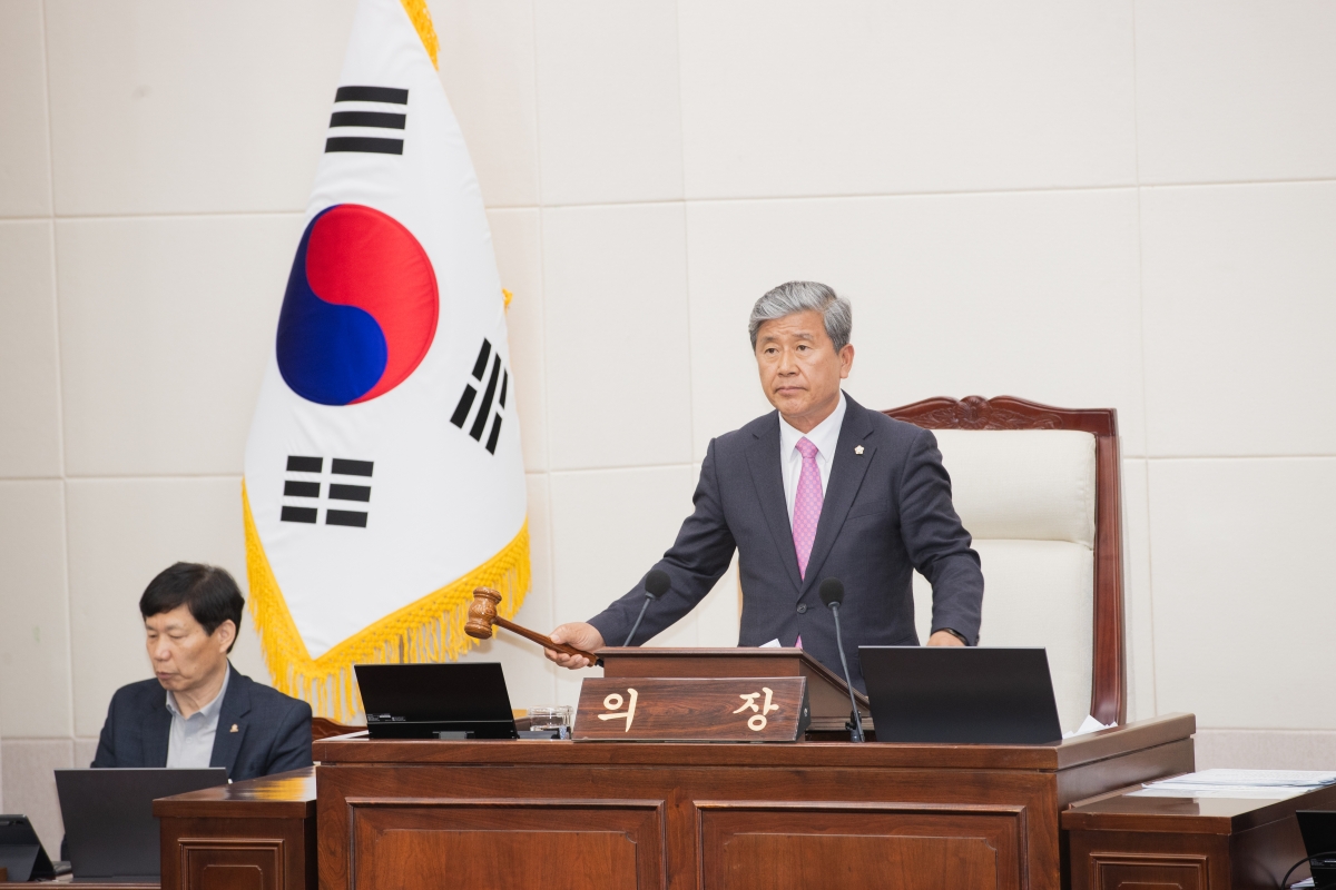 20260421-005[AMG_0797-제295회 임시회 제2차 본회의시 양진오 부의장 회의주재.jpg