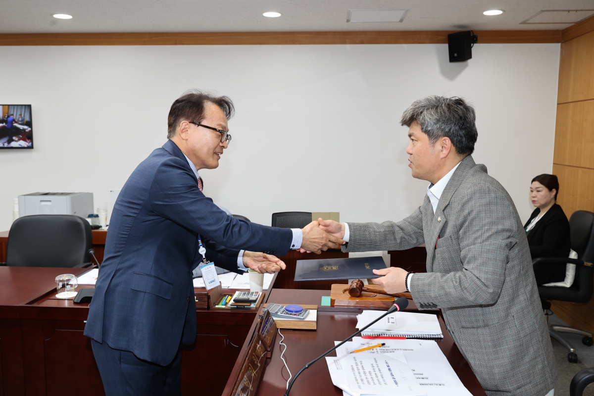 20260422-028[AMG_0912-1-폐회중 인사청문특별위원회 활동.JPG