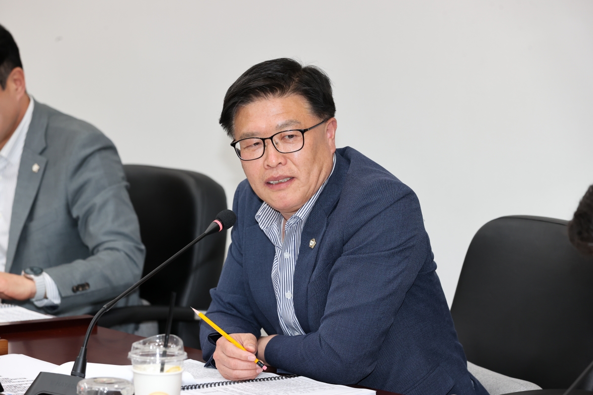 20260422-040[AMG_0958-1-폐회중 인사청문특별위원회 활동.JPG