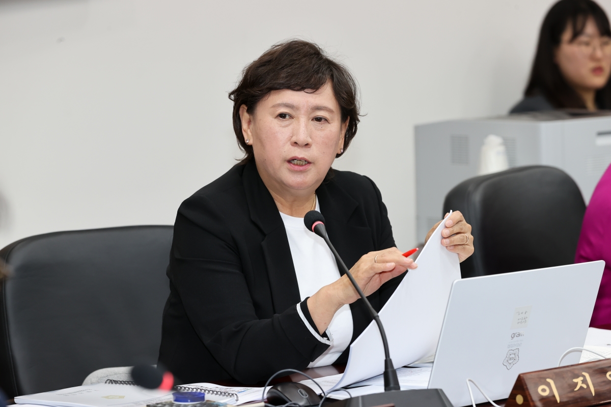 20260422-042[AMG_0964-1-폐회중 인사청문특별위원회 활동.JPG