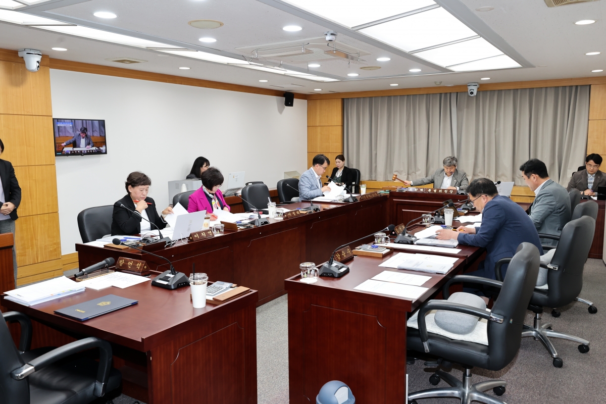 20260422-025[AMG_0905-1-폐회중 인사청문특별위원회 활동.JPG