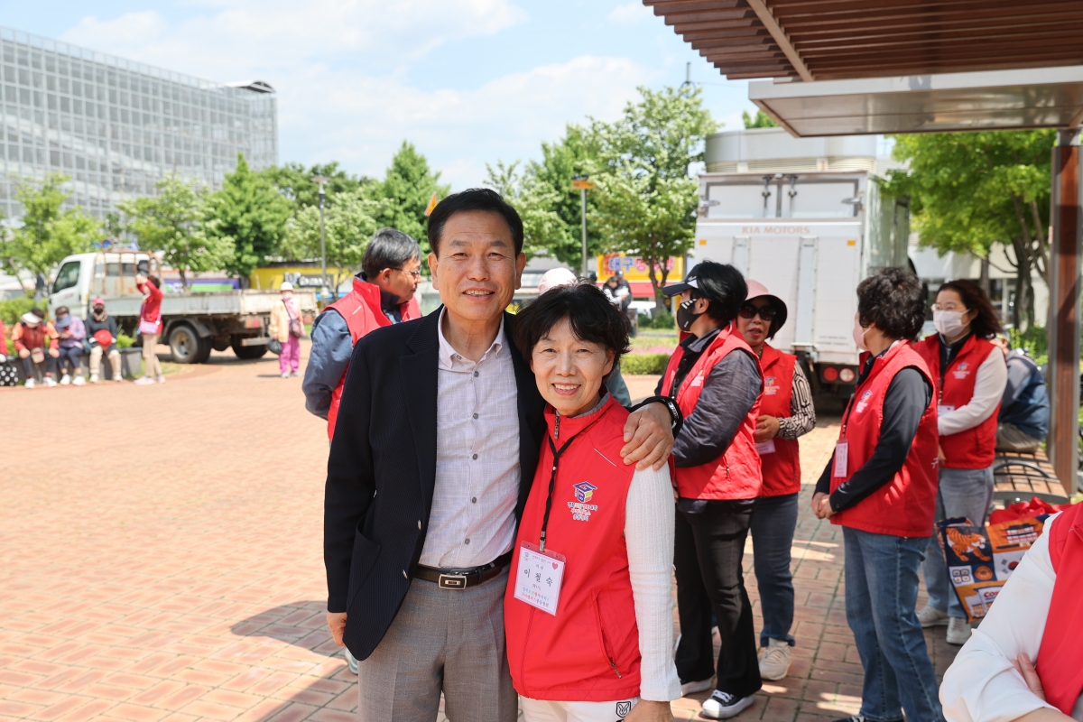 20260504-001[AMG_1401-대한민국 써포터즈 봉사단 어비이날 행사.JPG