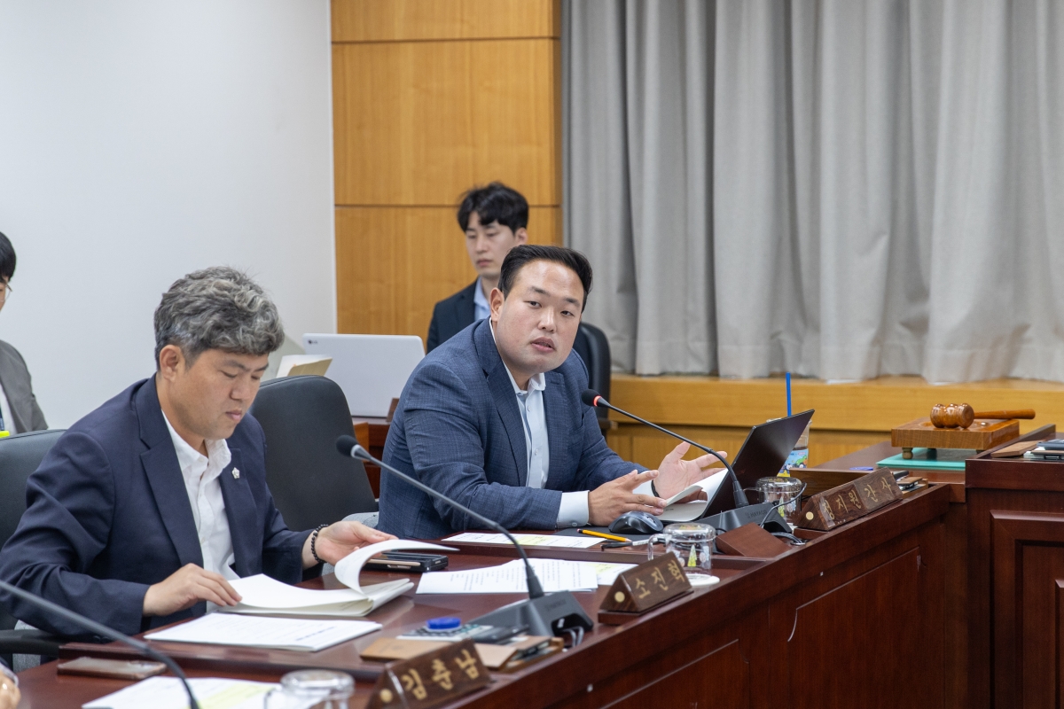 20260618_제296회임시회_산업건설위원회_03.jpg