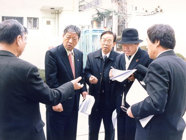 제76회 정례회시 개나리 아파트 현장 방문 활동