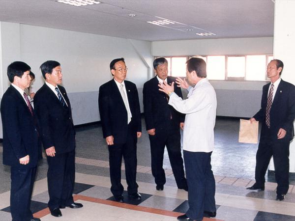 폐회중 기획행정위원회 시민운동장 현장 방문 활동