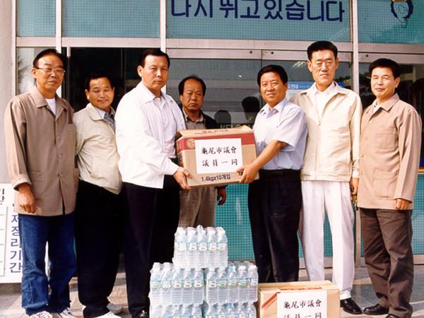폐회중 산업건설위원회 해평면사무소 방문 및 위문품 전달