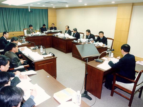 의회운영위원회 소관 2004년도 예산안 심사 활동