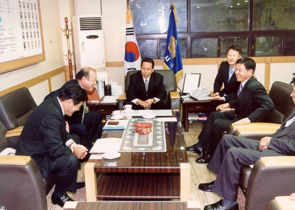 일본 오쯔시 축하사절단 의회 방문