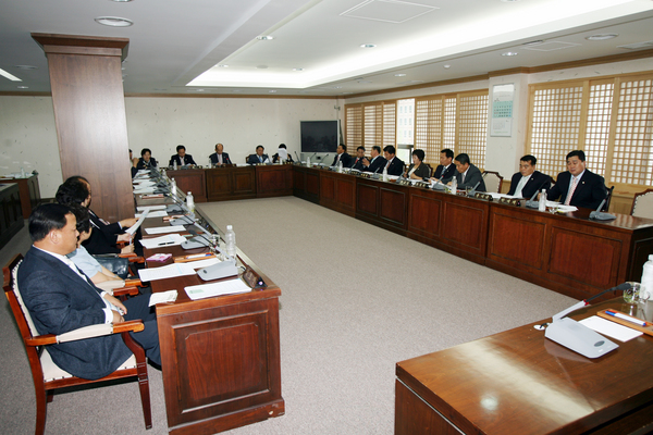 제5대 의회 의원간담회 개최