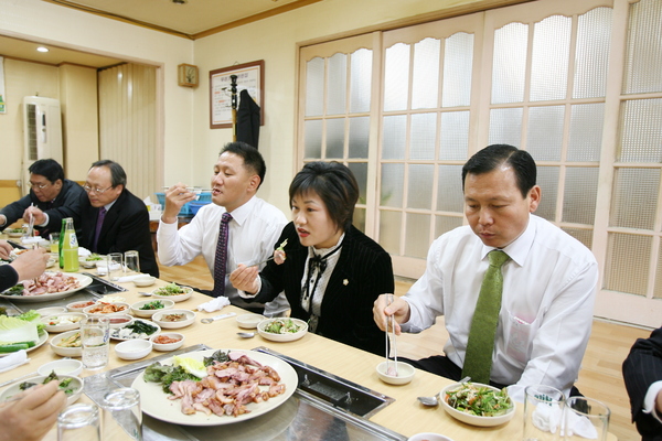 구미시의회 닭 오리고기 시식회 행사 개최