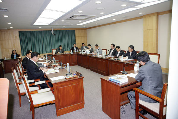폐회중 산업건설위원회 활동