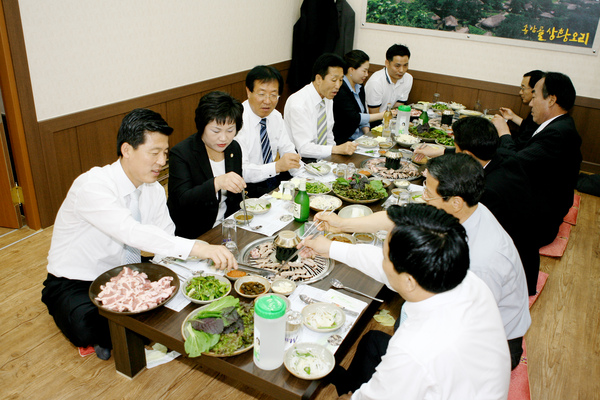 구미시의회 의원 닭,오리고기 시식 행사