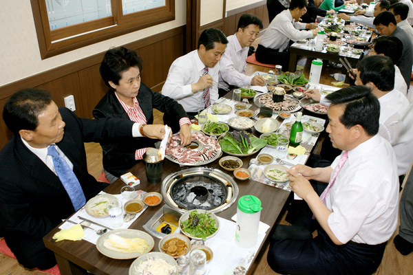 구미시의회 의원 닭,오리고기 시식 행사