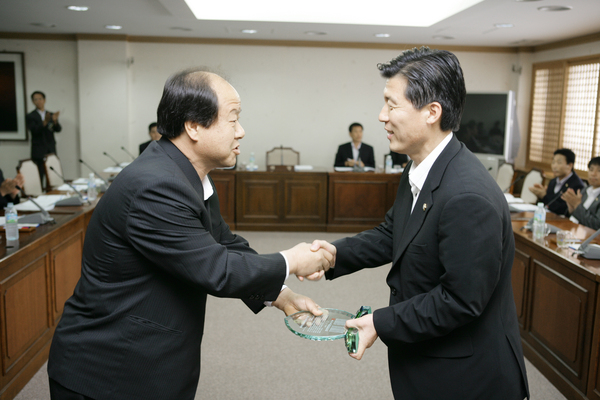 제1회 경북도 의정봉사대상 수상