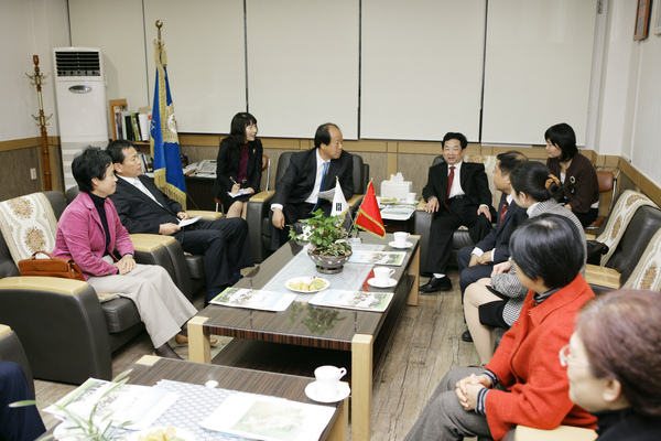 중국 장사시 여합천 주임 일행 의회방문