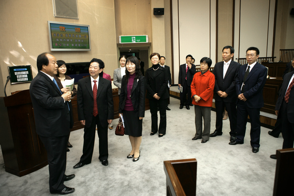 중국 장사시 여합천 주임 일행 의회방문