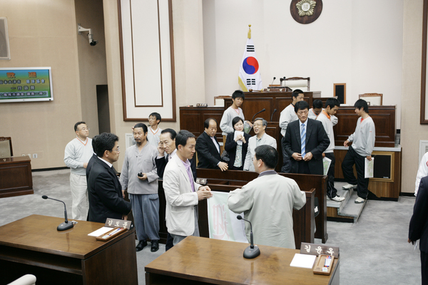 일본 오쯔시 정구연맹 회장 일행 의회 방문