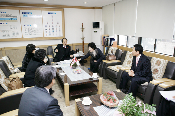 의회를 사랑하는 사람들의 모임 회장단 일행 의장실 방문