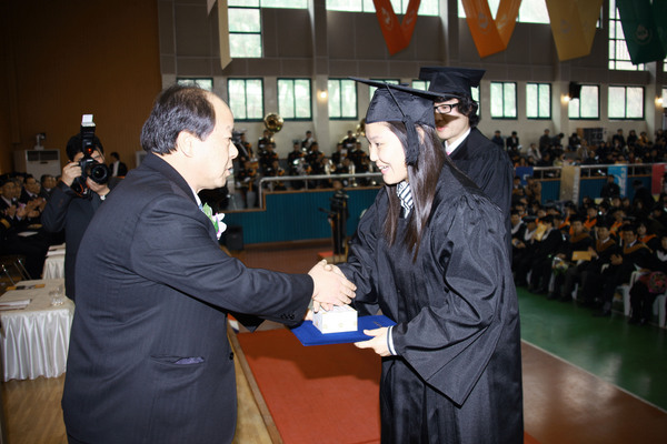 2009학년도 경운대학교 학위수여식 참석