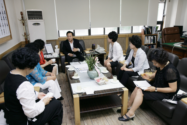 구미시 여성단체협의회 회장단 의회 방문