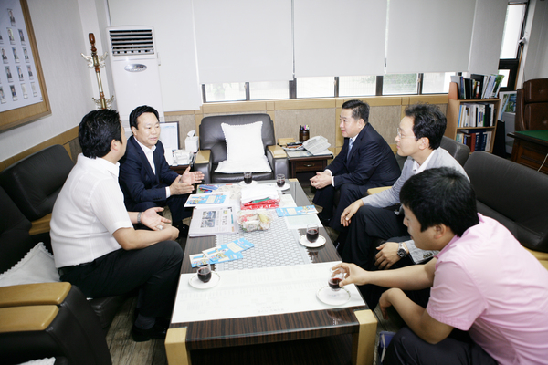 구미 청년회의소 회장단 일행 의회방문