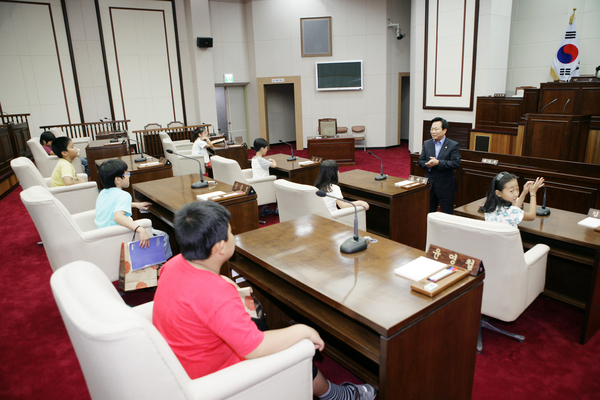 장천초등학교 학생 일행 방문
