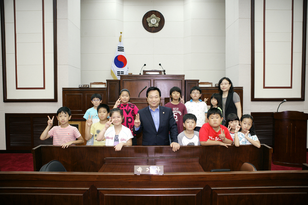 장천초등학교 학생 일행 방문