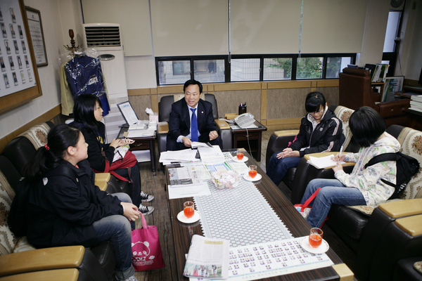 형일초등학생 일행 의회 방문